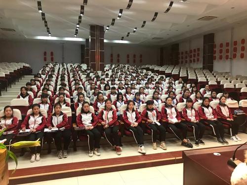 承德技师学院召开学前教育系学会干部就职宣誓大会