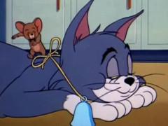 猫和老鼠:汤姆正看报纸呢,没想到杰瑞一开音响,汤姆就