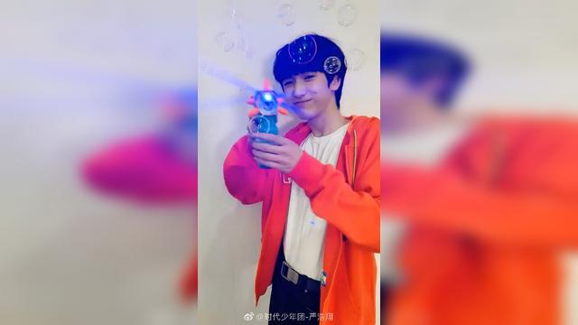 严浩翔 陪你过儿童节!