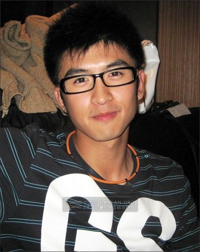 [转载]北电80后迷人帅哥张云龙写真(组图)