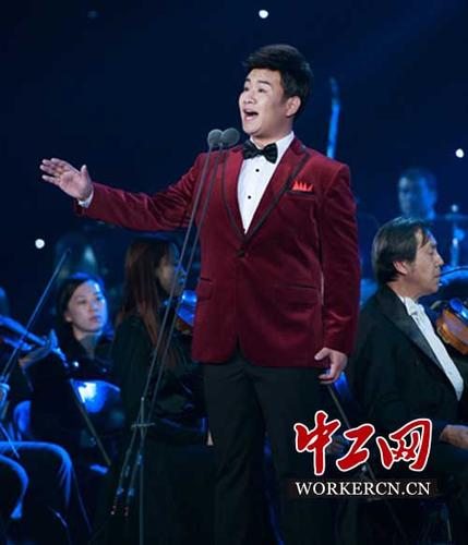 在第十届中国音乐金钟奖民族唱法比赛中,全总文工团优秀青年歌手郝亮