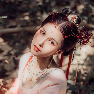 娇艳彼岸花女子头像,唯美古风真人头像