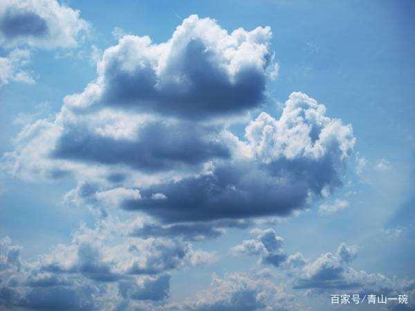 云淡风轻是人生的态度,不为世事烦恼,看透一切,云朵是心灵的鸡汤,来一