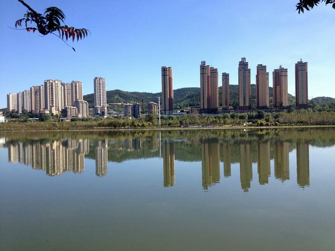 辽宁省本溪市溪湖区大明山街靠近河畔小学