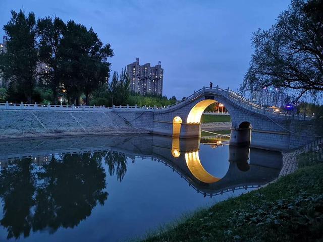 绿树阴浓夏日长,楼台倒影入池塘,公主岭市响铃公园