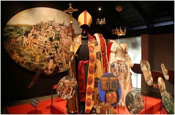 相比于服装,古巴比伦的男子更加注重头发和胡须的整理,富有层次的显得