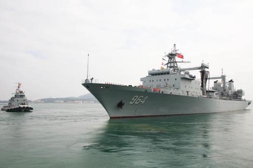 补给舰骆马湖舰,是我国自行设计制造的新型远洋综合补给舰,舷号964