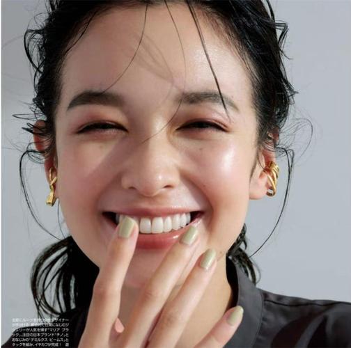 瞧美女博主的"治愈系穿搭":优雅又迷人!