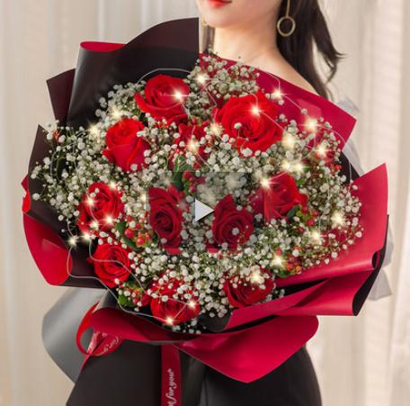 只是要注意选择父母喜欢的玫瑰花颜色,枝数选择父母的结婚周年数