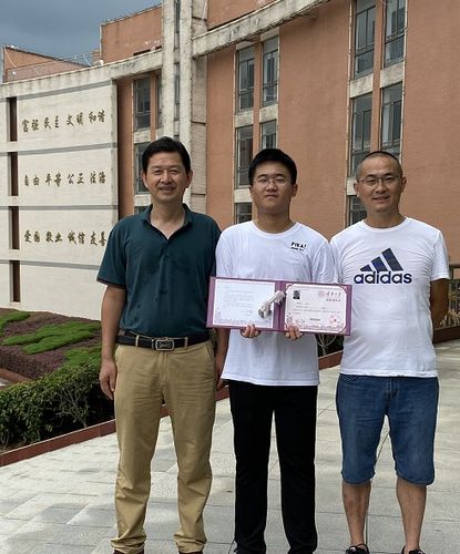 怀中学子童松毅圆梦清华_安徽省怀宁中学