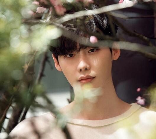 李钟硕将入伍 但因伤势以补充服役员服役2年