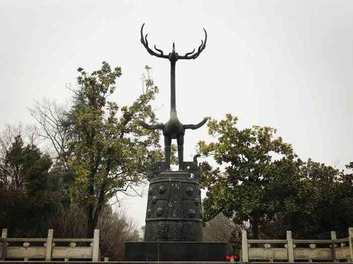 白云公园-"随州市白云公园位于编钟之乡——湖北省.