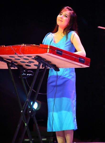 女子十二乐坊成员孙莉莉扬琴舞台瞬间