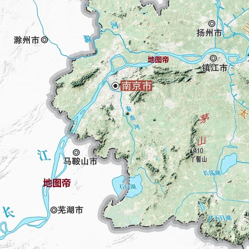 王安石《泊船瓜洲》 京口瓜洲一水间,钟山只隔数重山.