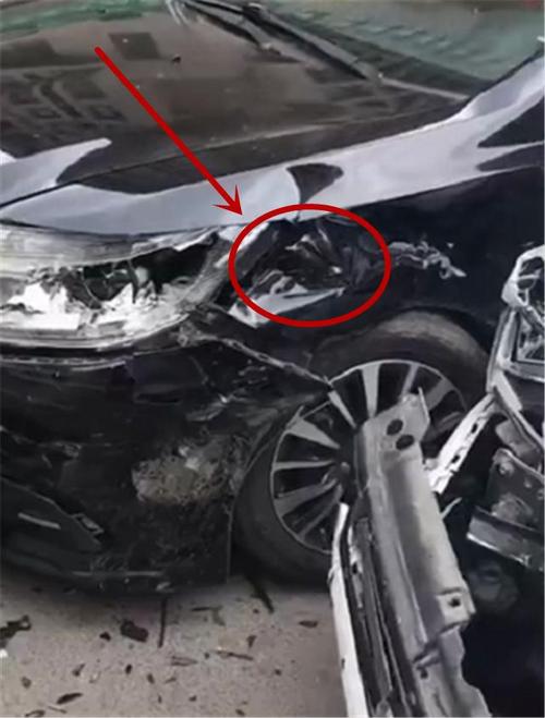 10万本田凌派和大众相撞,车损较轻的