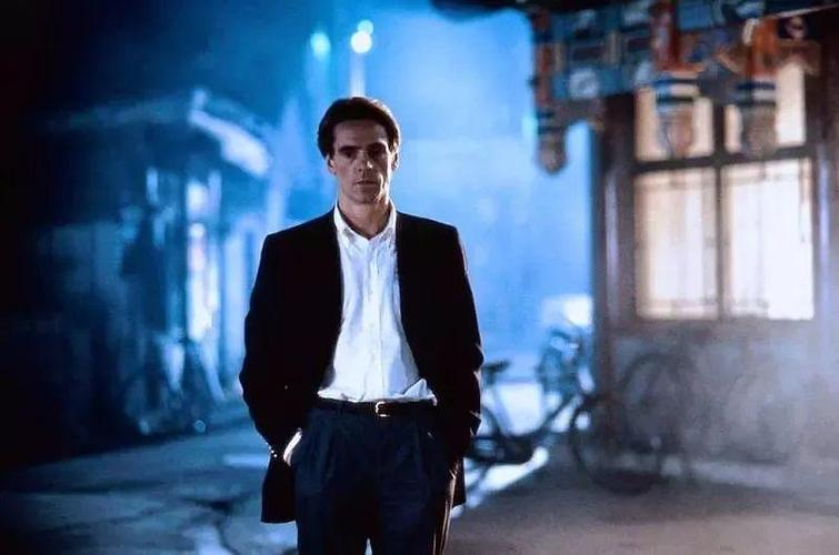 他也是著名电影《洛丽塔》的男主角,同时,他在1991年以《命运的逆转》