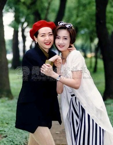 桑妮(原名苏翠玉),出生于台湾高雄,毕业于台北戏剧学校,中国台湾女