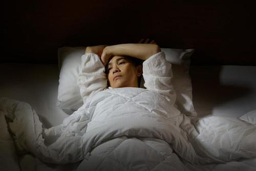 躺在床上,刚开始并没有太在意,就是觉得没有丝毫的睡意.