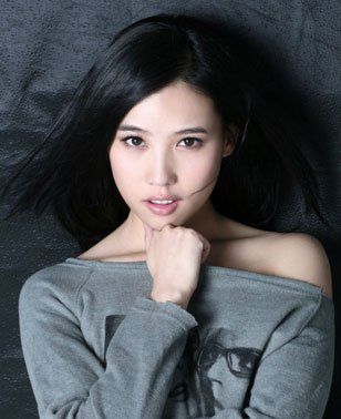 施予斐,1986年6月5日出生于黑龙江省哈尔滨市,拥有八分之一乌克兰血统