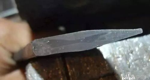 合"(以铁为刃背,钢为刃口而夹于两层铁之间),"四方诘"(以一条铁料为干