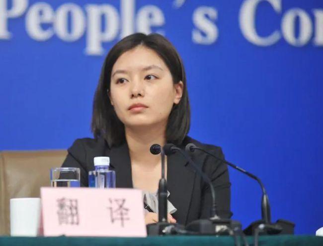 又好看又飒!翻译官张京凭实力出圈,这才是年轻人最该追的星!