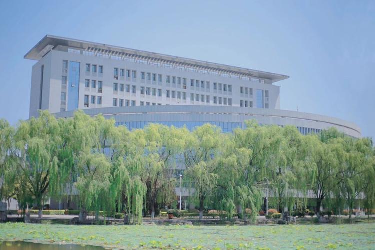 洛阳理工学院的宿舍条件如何?校区内有哪些生活设施?