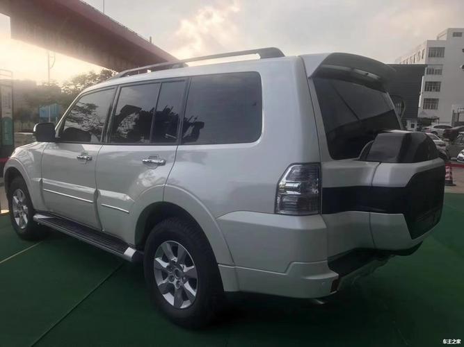 2020款三菱帕杰罗v93 3.0经典硬派越野云南昆明展厅全款现车