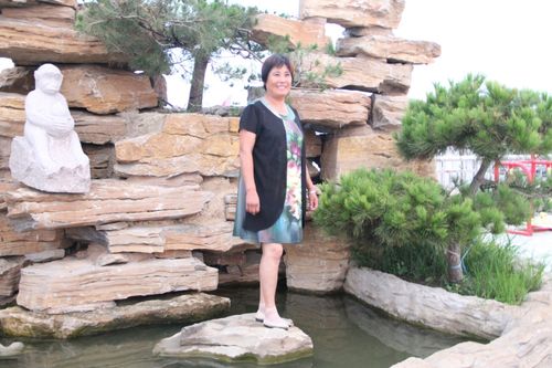 莒南县坊前镇农家乐艺术团的美女们来到道口镇丰谷农业生态园,请问有