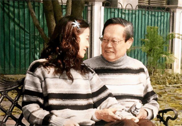 99岁高龄的杨振宁,是如何称呼翁帆的父母?他的称呼尽显高情商