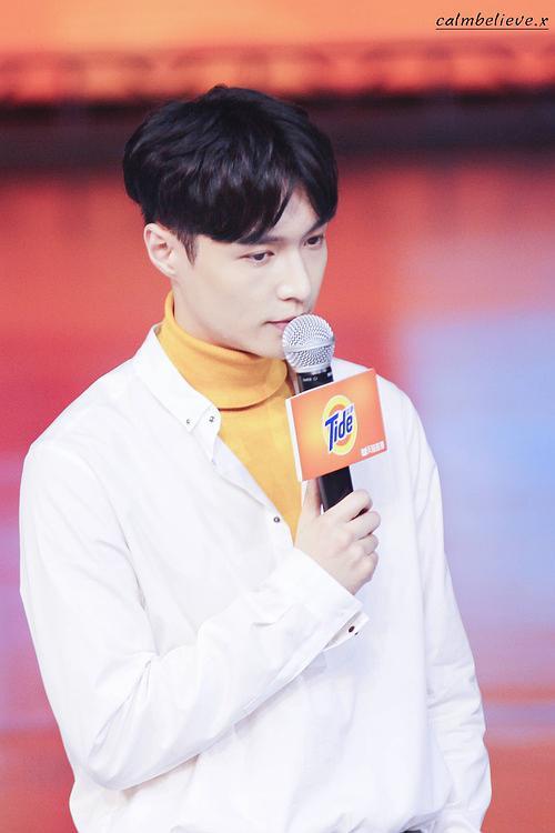 分析不过是挂羊头卖狗肉  简单点 黑人的套路简单点  故意把张艺兴的