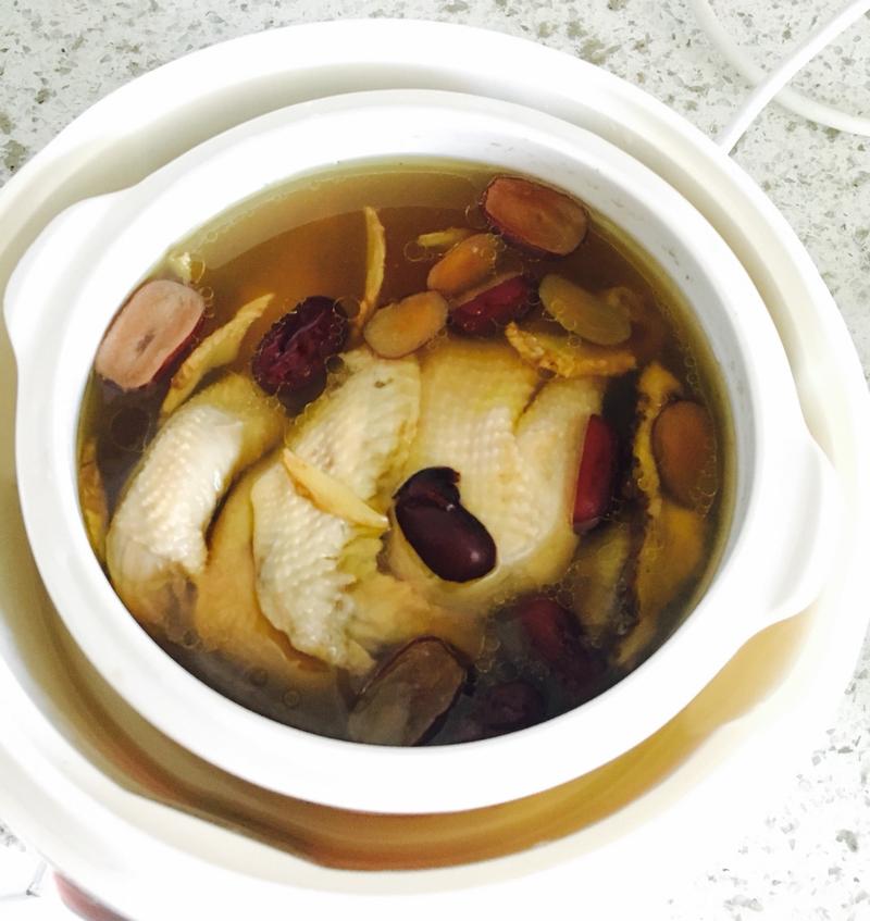 药膳鸡汤