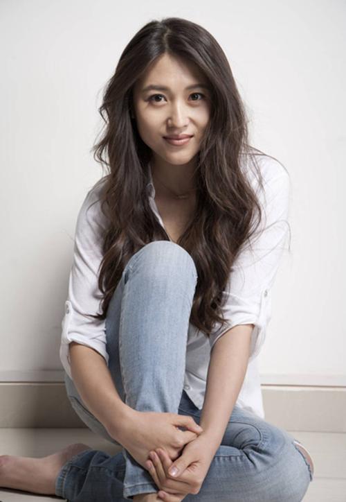 宁丹琳底子不错,放以前在普通人中也是发光,现在网友扒出她做了瘦脸