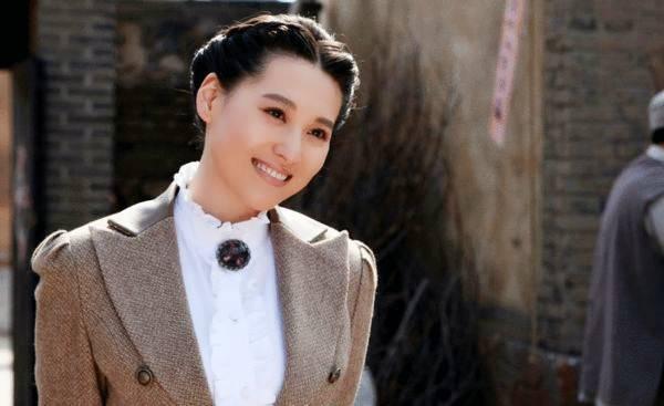 《飞哥大英雄》四川开播 宁丹琳变身抗战女神