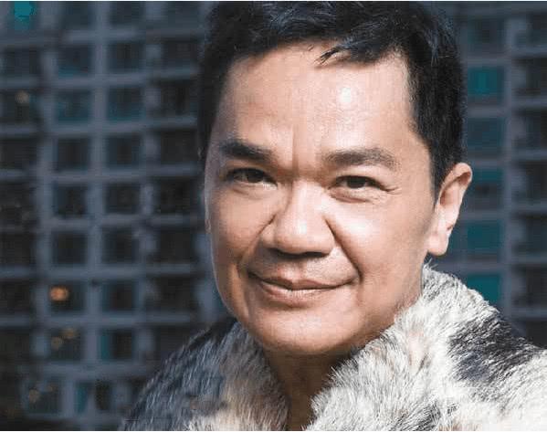 他面相凶残,是"香港四大恶人"之一,被误认为是王祖蓝的父亲