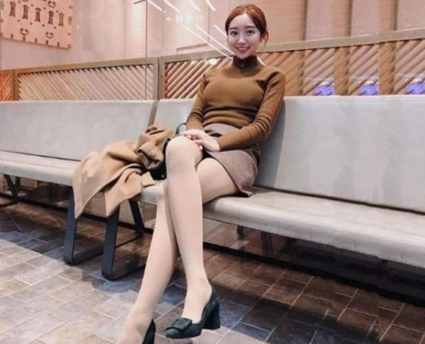 美女坚持健身3年,练就粗壮大腿,曲线苗条处处体现女性