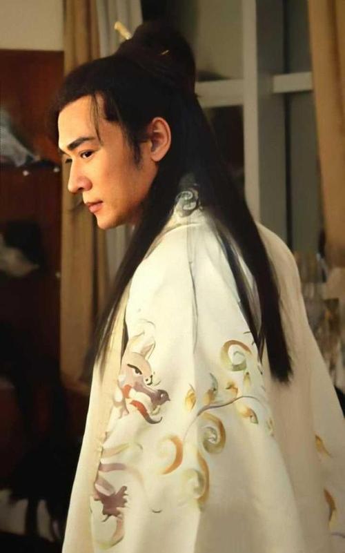 颜值被低估的4位古装美男又帅又美体态还好