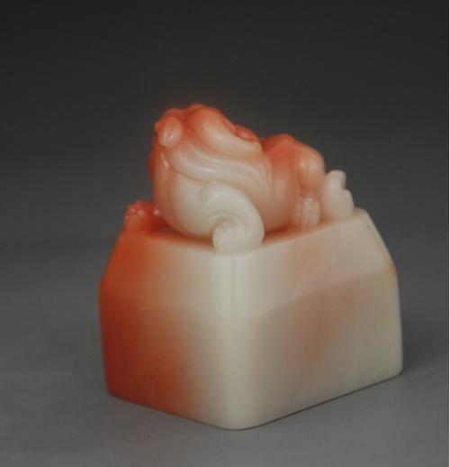 寿山石精品印章 古兽红白老性芙蓉冻石 近方矮敦章