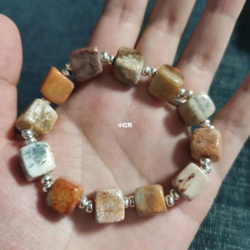 珊瑚玉手串_珊瑚_手串_夏天去哪玩_暖色调_强迫症_时尚_配饰_首饰