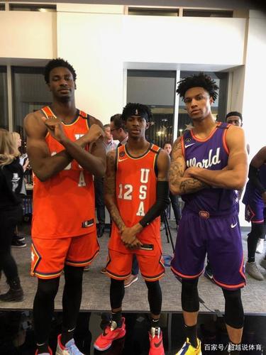 年轻气盛!灰熊官推晒球队三名新秀赛前合影:灰熊小队