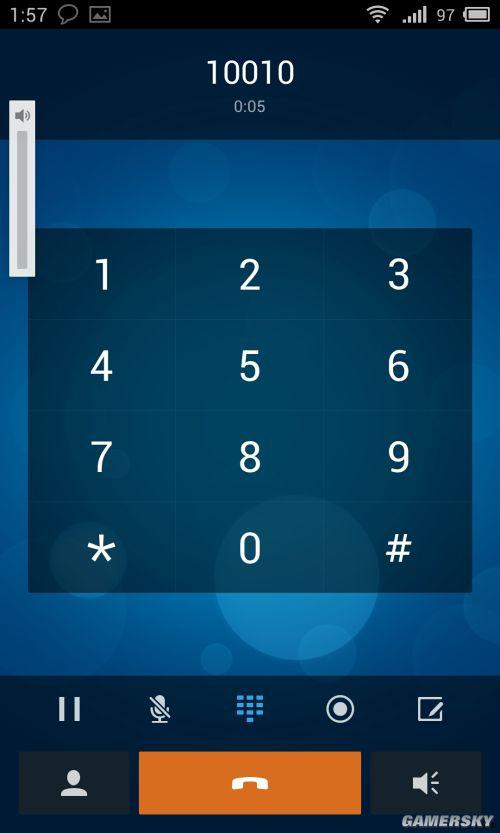 通话界面采用水元素的深蓝色,色调由浅及深逐级过度,其中不少方块
