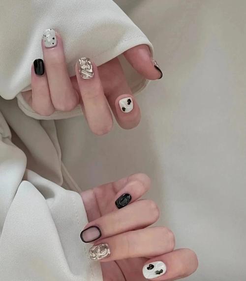 【美甲种草】黑白色系|时髦精们的美甲小心机都在这