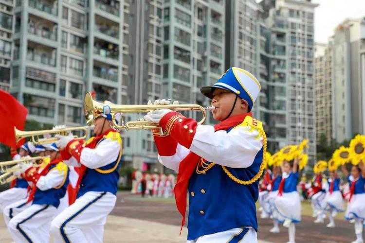16支鼓号队场上角逐 大显身手