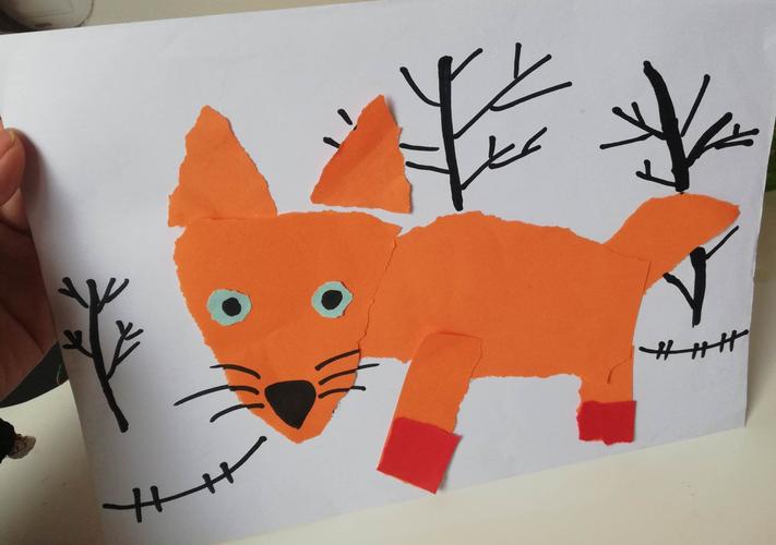 小朋友们,今天我们一起来完成一幅手撕画吧!接下来开始喽.