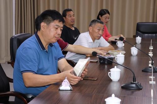 河南省人民政府参事赵志正一行到河南民泽农业科技有限公司调研和考察