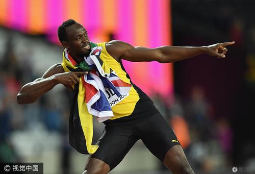 加特林跪地致敬博尔特 闪电鞠躬献吻告别(图)