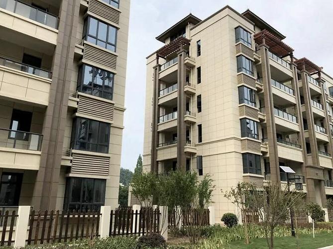 4,7-11层小高层住宅:1.5~2.0