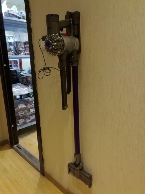 我安装过的戴森手持式吸尘器挂架.