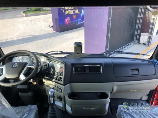 重汽豪沃n系新品舒适内饰