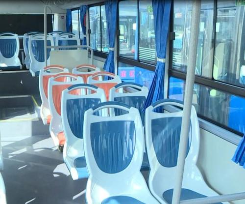 公交车内部干净舒适