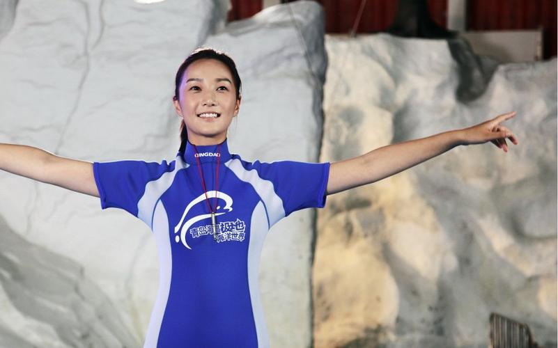 美女周弘桌面壁纸第15张